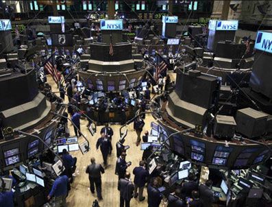 New York Borsası'nda Dow Jones Düşüşle, Nasdaq Yükselişle Kapandı
