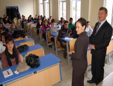 İBRAHIM ÇAY - Şaphane'nin Bayan Kaymakamı Zerrin Çay Beşikçi Meslek Yüksekokulu'nu Gezdi