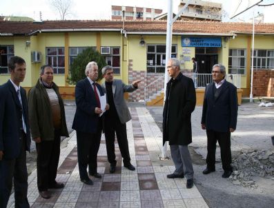 İZMIR İL MILLI EĞITIM MÜDÜRLÜĞÜ - Selçuk'ta İsabey İlktöğretim Okulu Binasının Büyütülme Talebi Mecliste Onaylanmadı
