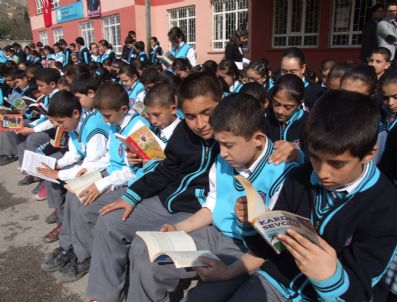 RAMAZAN ÇELIK - Kampanyaya Okuyarak Destek Verdiler