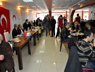 AYDıN GÜNGÖR - Kızılay'dan Kurban Kesenlere Kahvaltı