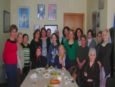 Mhp İzmir Kadın Kolları Başkanı Çiğli Mhp Kadın Kolları Başkanını Ziyaret Etti