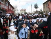 Pasinler'de Polis Halk El Ele Yürüyüşü