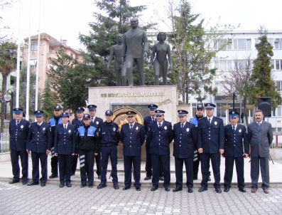 Polis Bayramı Protokolsüz Kutlandı