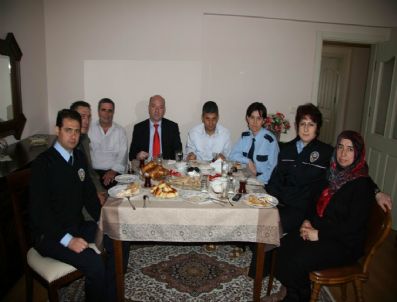 AKBAYıR - Polislerden Emekli Meslektaşlarına Vefa