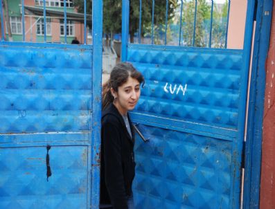 Kozan'da Bir Kişi Okulda Tek Başına Sınava Girdi