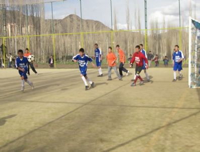 Narman'da İlköğretim Okulları Arası Futbol Turnuvası Düzenlendi