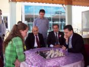 Vali Ayvaz, Gençlik Merkezini Ziyaret Etti