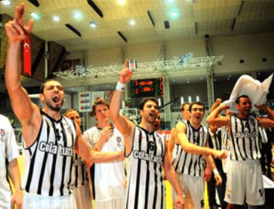 Beşiktaş Cola Turka Fenerbahçe'yi yendi