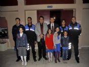 Polislerden Miniklere Sinema Jesti