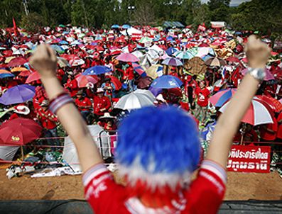 ABHISIT VEJJAJIVA - Tayland ordusu seçim istedi