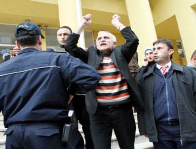 İSMAIL ÇELIK - Ahmet Türk'ü Yumruklayan Zanlı Tutuklandı