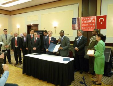 BUFFALO - Buffalo İle Yıldırım Kardeş Oldu