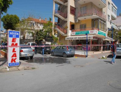 BAKıRKÖY RUH VE SINIR HASTALıKLARı HASTANESI - Kuşadası'nda Polise Saldıran Sabıkalı Başından Yaralandı