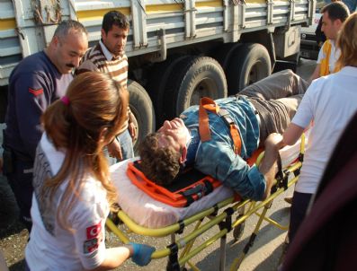 Turgutlu'da Trafik Kazası: 2 Yaralı