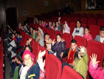 DOĞUBEYAZıT - Zorlu Çocuk Tiyatrosu Kırşehir'de