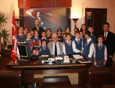 TURGUT ÖZAKMAN - Öğrenciler Başkan Posbıyık'a Teşekkür Ziyareti