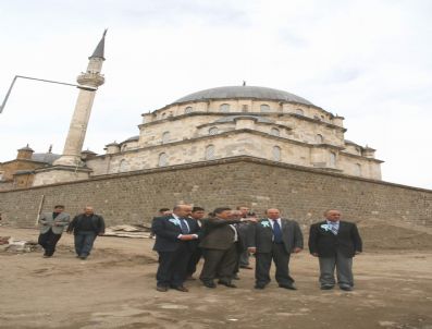 Yozgat Valisi Amir Çiçek Ve Belediye Başkanı Yusuf Başer, Büyük Cami Çevresinde Başlayan Çalışmaları İnceledi