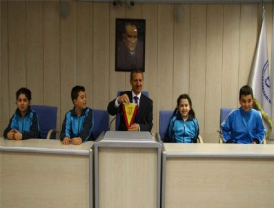 SÜLEYMAN DIŞLI - Adapazarı Belediye Başkanı Dişli, Şampiyon Folklorcuları Ağırladı