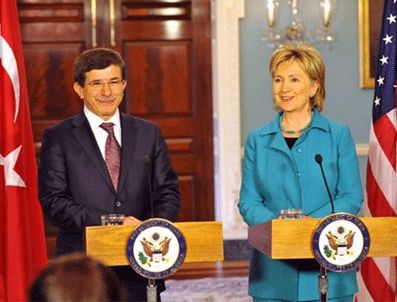 Davutoğlu, ABD Dışişleri Bakanı Clinton ile görüştü