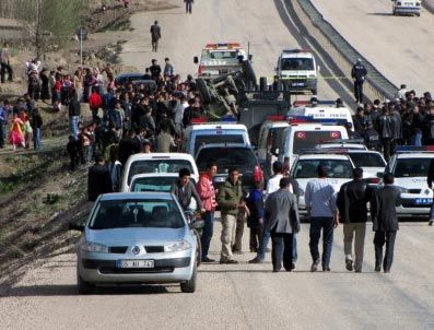 Van'da polis aracı takla attı: 2 şehit