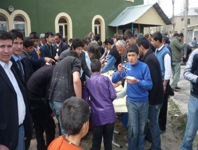 Çaldıran'da 6 Bin Kişiye Cuma Namazı Sonrası Aşure İmkanı