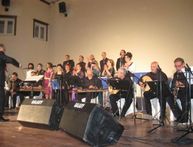 Edremit Belediyesi Türk Müziği Korosu Mest Etti