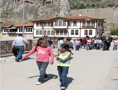 DUMANLı  - Kardeş Okul Öğrencilerine Tarihi Jest