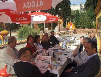 NECDET ÖZEKMEKÇI - Kaymakam Ve Belediye Başkanı Muhtarlarla Buluştu