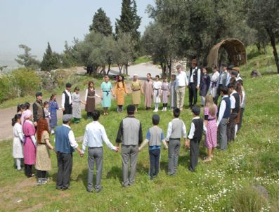 'Time Travel' İle 1995 Yılını Canlandırdılar