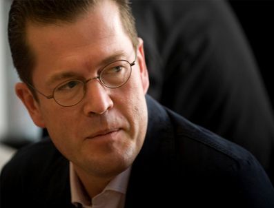 LIZBON - Yaralı Alman askerlerini taşıyan uçak İstanbul'a acil iniş yaptı