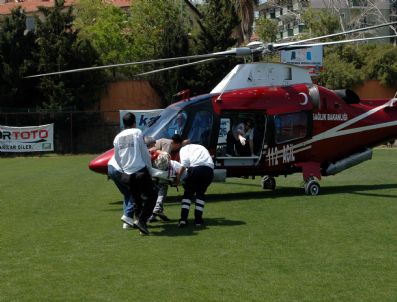 MEHMET KAPLAN - Bacağı Kopan Sürücü Hava Ambulansı İle Hastaneye Kaldırıldı