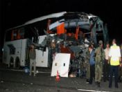 Geziden dönen öğrencileri taşıyan otobüs köprüden yuvarlandı: 22 yaralı