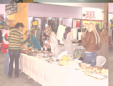 FATİH ÇİFTÇİ - Anadolu Gençlik Derneğinden Öğrenciler Yararına Kermes