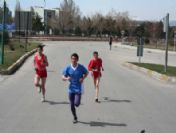 Atletler Dört Koldan Şampiyonluğa Koştu