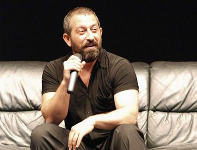 Cem Yılmaz sahnelere dönüyor