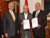 Huzurevinde Kalan Hayırseverden Eğitime Destek