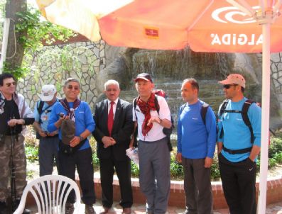 SELAHATTIN KUNDAK - İzmirli Dağcılar Zirve Yaptı