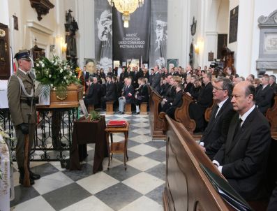 BRONISLAW KOMOROWSKI - Poland Plane Crash Skrzypek Funeral