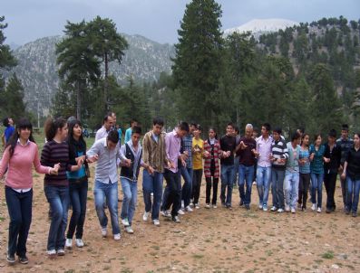 Polis Öğrencileri Pikniğe Götürdü