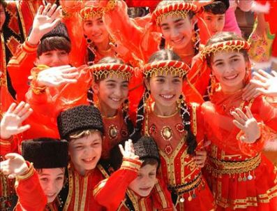 SERTAB ERENER - Sertap Erener'e 2 bin 300 çocuk ile düeti