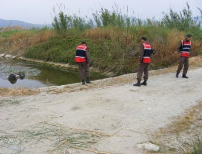 SÖKE OVASı - Söke'de Sulama Kanalından Otomobil Çıktı
