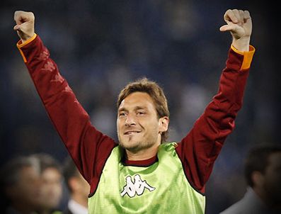 FRANCESCO TOTTI - Totti Lazio taraftarlarını çıldırttı