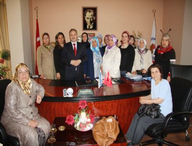 AKÇALı - Ak Parti Kozan İlçe Kadın Kollarından Başkan Özgan'a Ziyaret