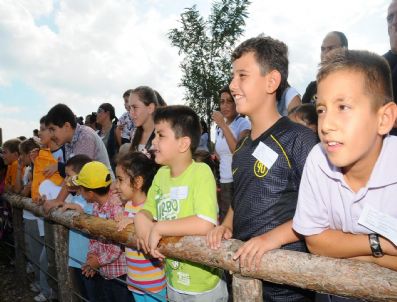 İZMIR DOĞAL YAŞAM PARKı - Büyükşehir'den Çocuklara Bayram Hediyesi