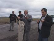 Gazeteciden İlginç Yol Protestosu