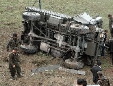 Giresun'da askeri araç devrildi: 8 yaralı