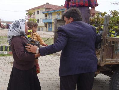 Hisarcık'ta Yeşil Kartlılara Ücretsiz Ceviz Fidanı