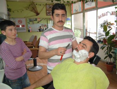 Kutlu Doğum Haftası Nedeniyle Bir Gün Boyunca Saç Sakal Traşı Bedava