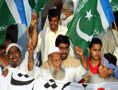 KARACHI - Pakıstan Peshawar Suıcıde Bomb Blasts Aftermath